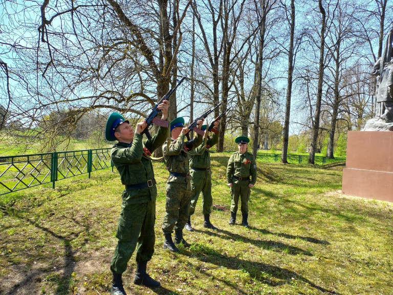 Шагает братство фронтовое