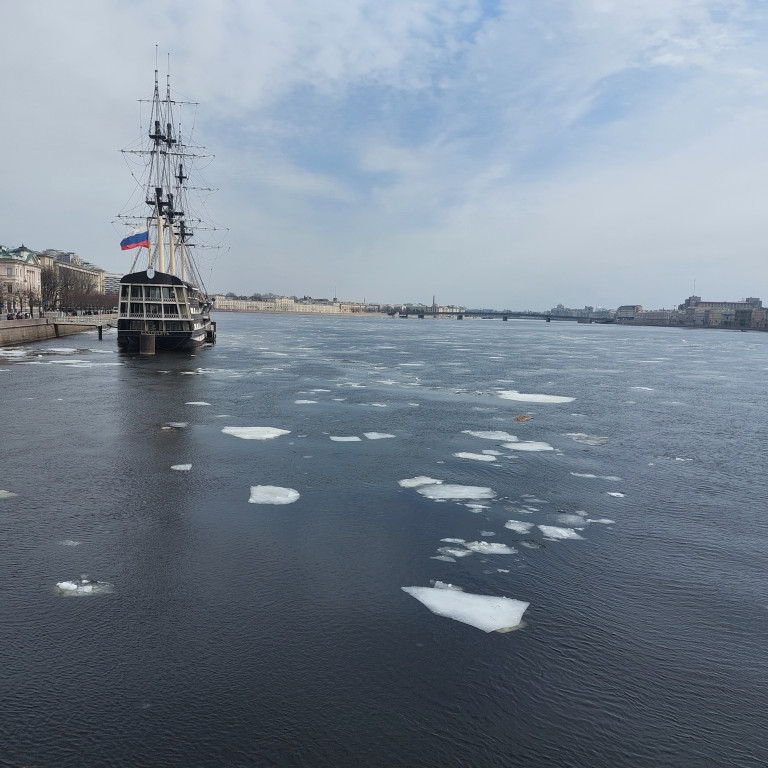 ПЕТЕРБУРГУ"