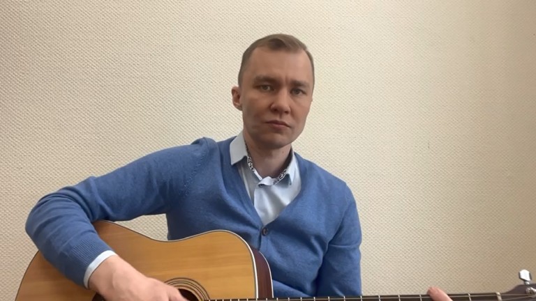 Защищает Россию солдат!