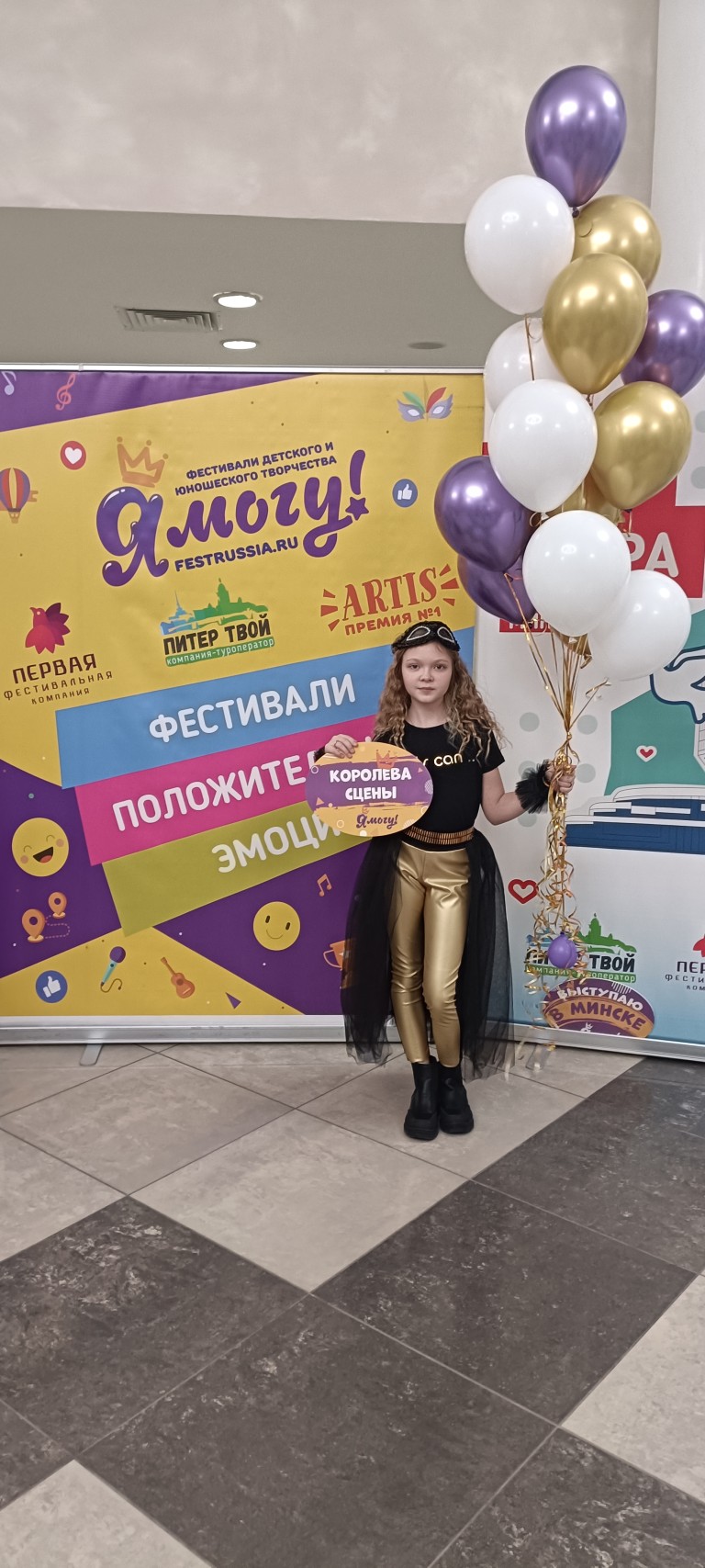 100 человек