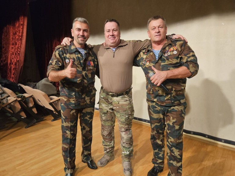 Я УЗНАЮ ДРУЗЕЙ ПО ПОЗЫВНЫМ