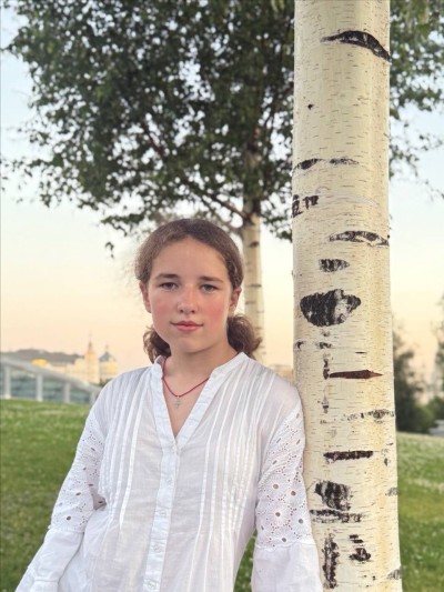 КИРА СОЛНЦЕВА "Девчонка из России"