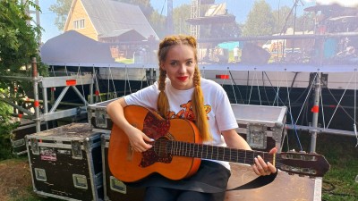 Струна звенит