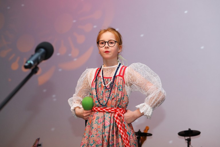 ПОЕТ СОЛОВЕЙ