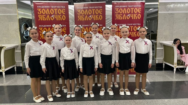 Плечо к плечу