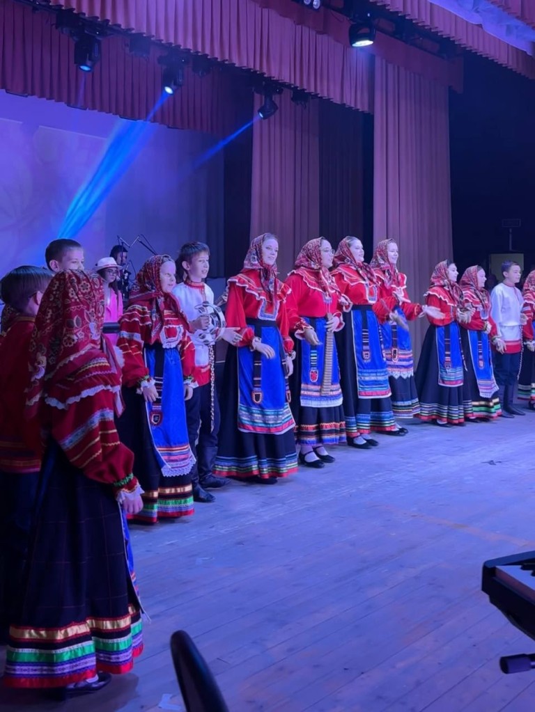 Русская народная песня "Ой, Марьюшка воду носит"