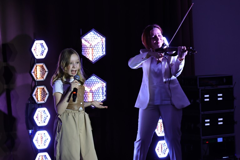 «Скрипка поет!»