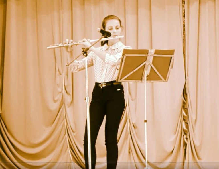 Красивая мелодия на флейте.