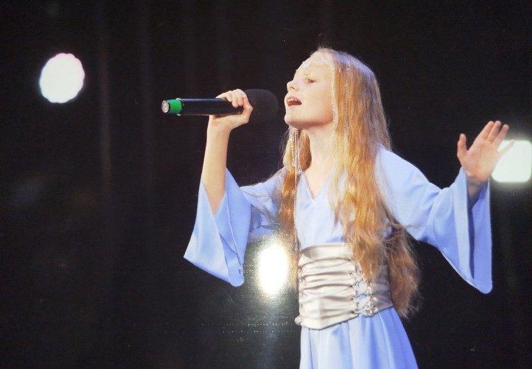 Пела песню мама мне