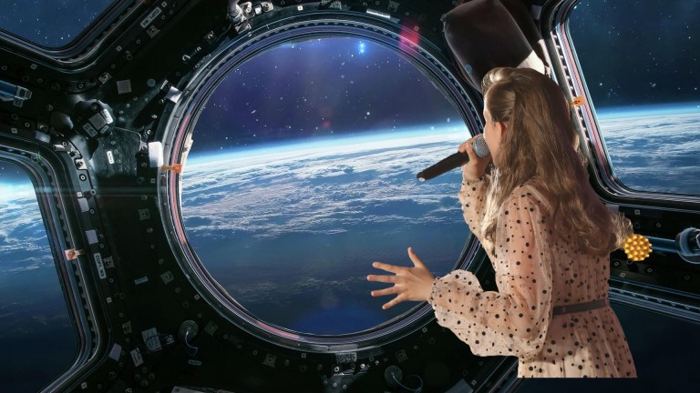 Трава у дома