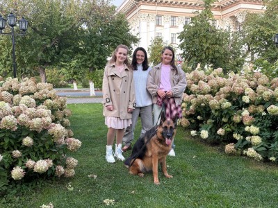 «Мы излучаем свет»