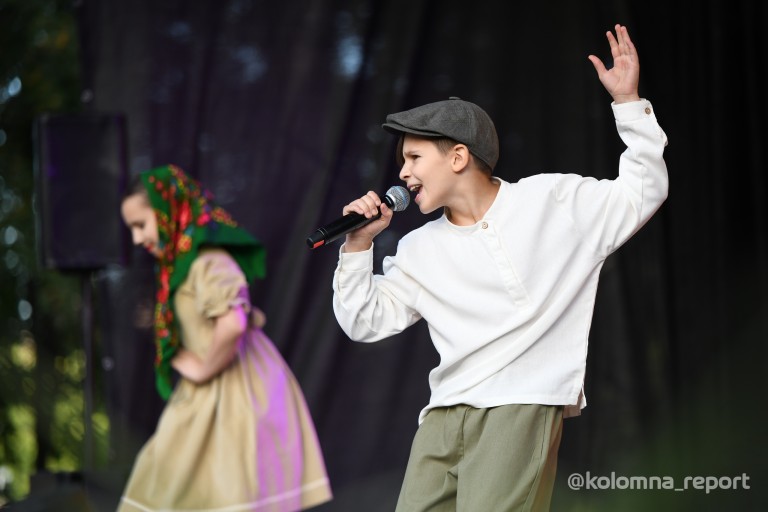 А я милого узнаю по походке