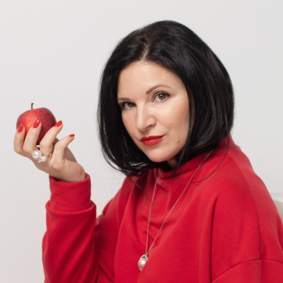 Юля Жуковская