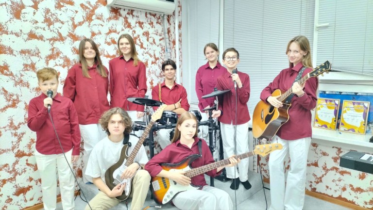 Дорога добра (сл. Ю. Энтин, муз. М. Минков) исп. музыкальная студия "Интервал"