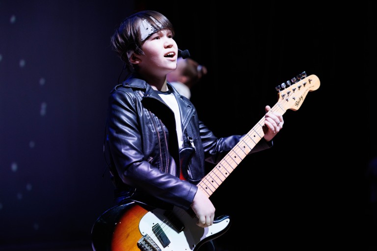 Симбаев Илья - У белого окна