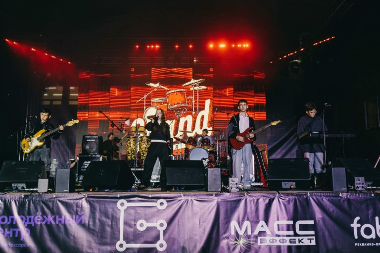 "Земля в иллюминаторе" (гр. "Земляне")