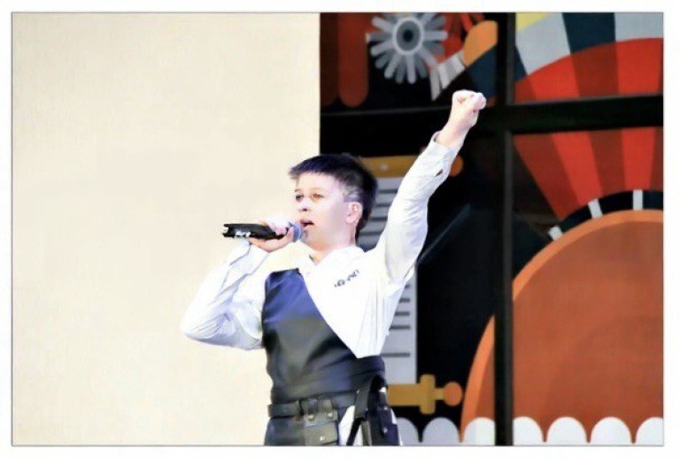 Песня "Родина Мать" в исполнении Захарова Михаила