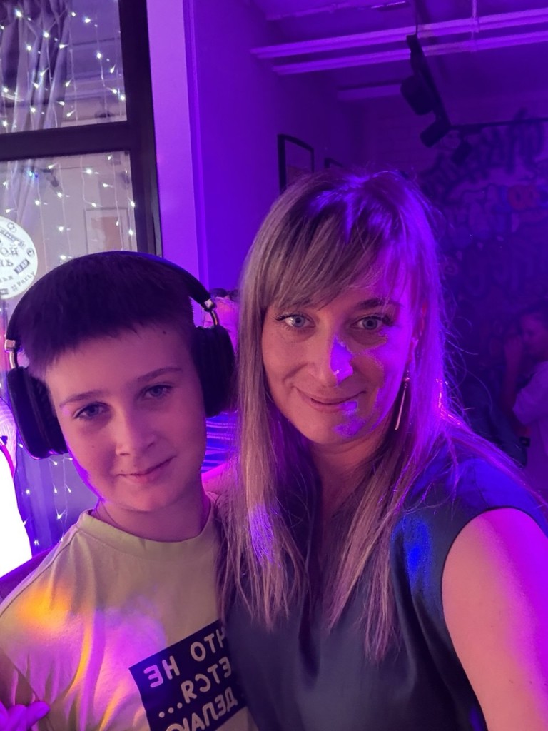 Песня "Мама" в исполнении Михаила Захарова