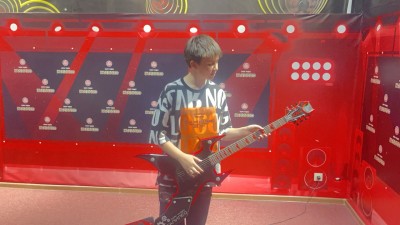 Песня "Мама" в исполнении Михаила Захарова