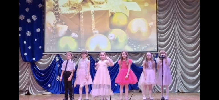 "С Новым годом, друзья!"