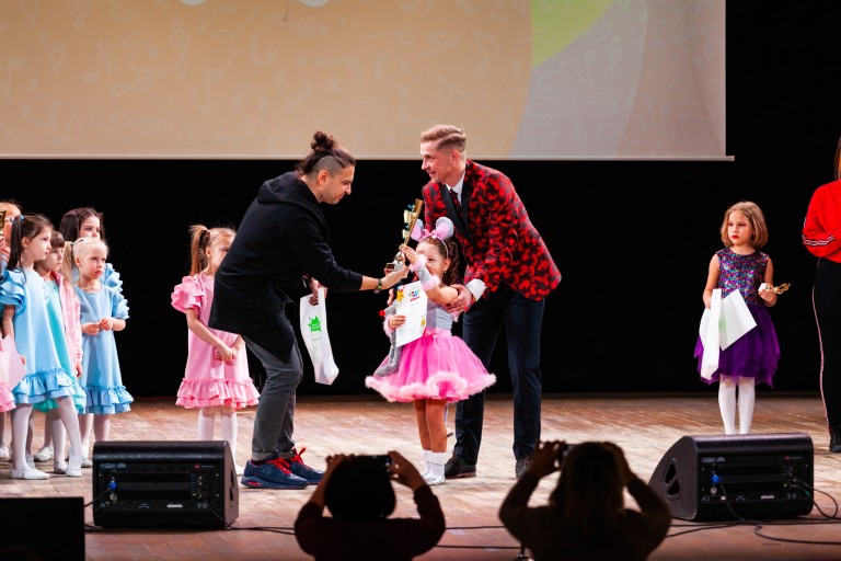 Веселая мышка