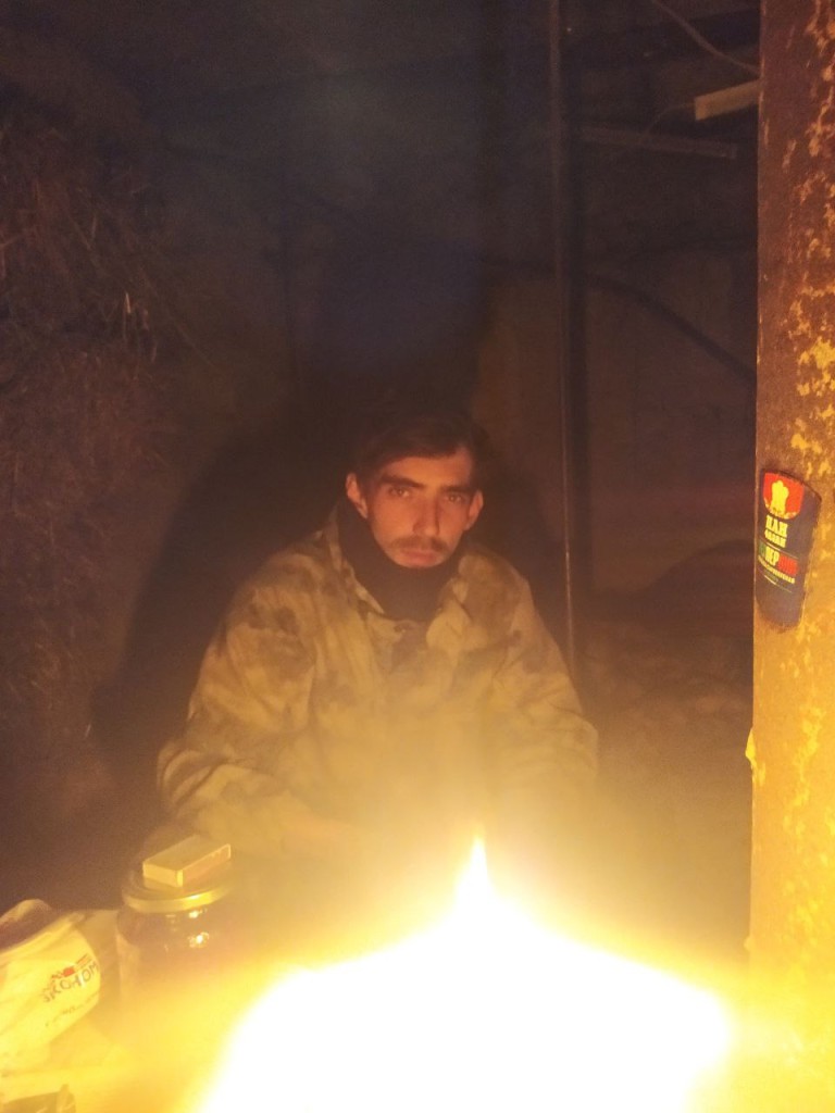 В тёмном блиндаже