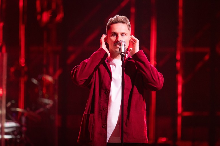 Обратно одна